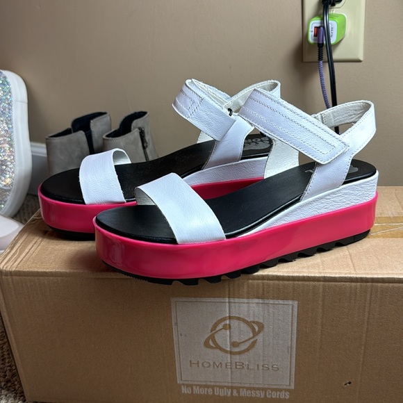 NWOT • Sorel • Cameron™ Flatform Sandal • 🖤🩷🤍 White/Punch Pink 🤍🩷🖤 • 8.5 - Picture 3 of 15